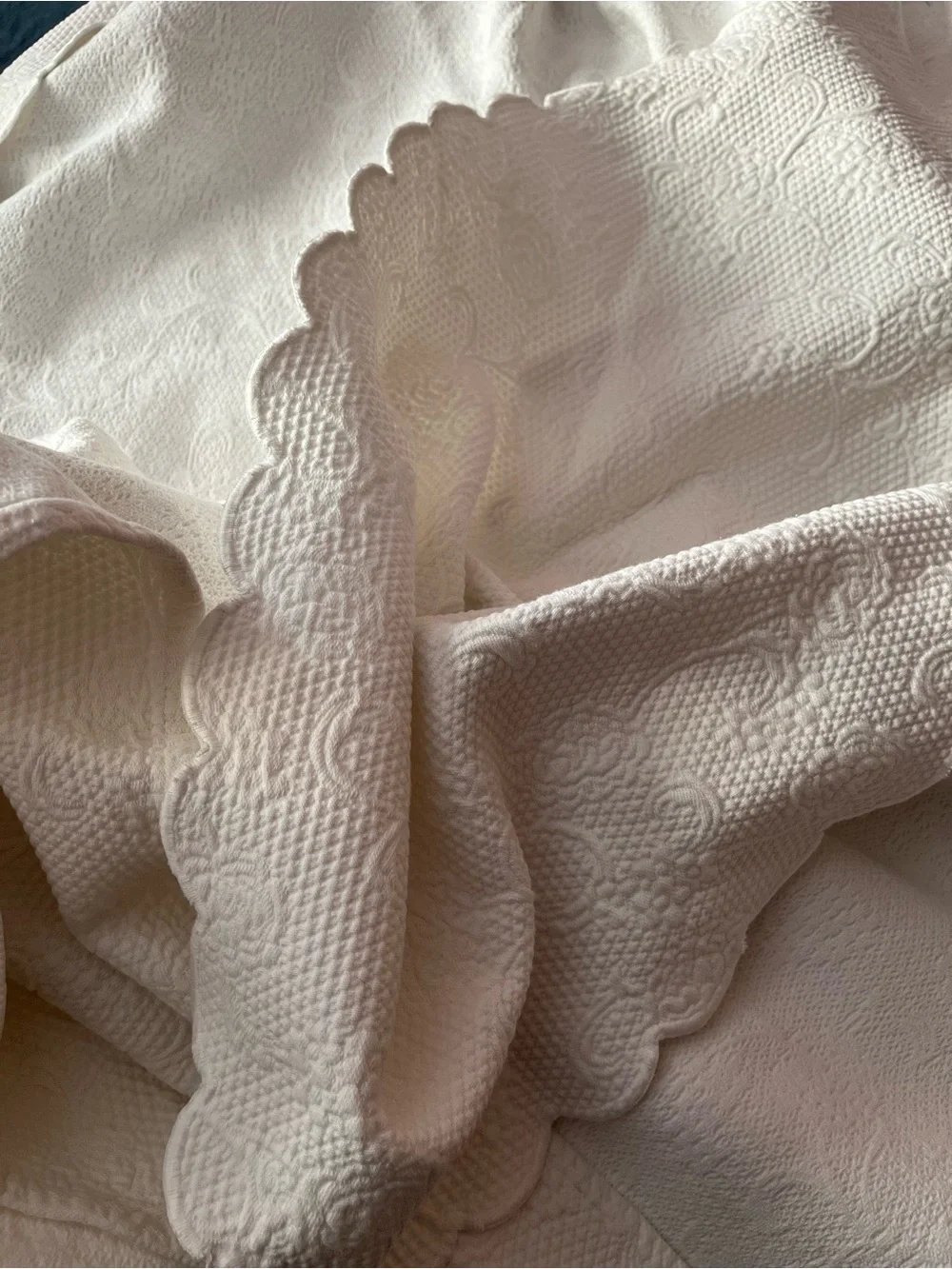 SFERRA Queen Alice white Coverlet textured 0784 scallop 100% cotton blanket
